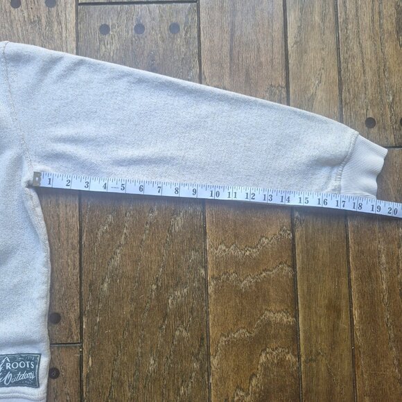 Roots outdoors graphic crewneck sweater with embroidery, size XS - Picture 12 of 15